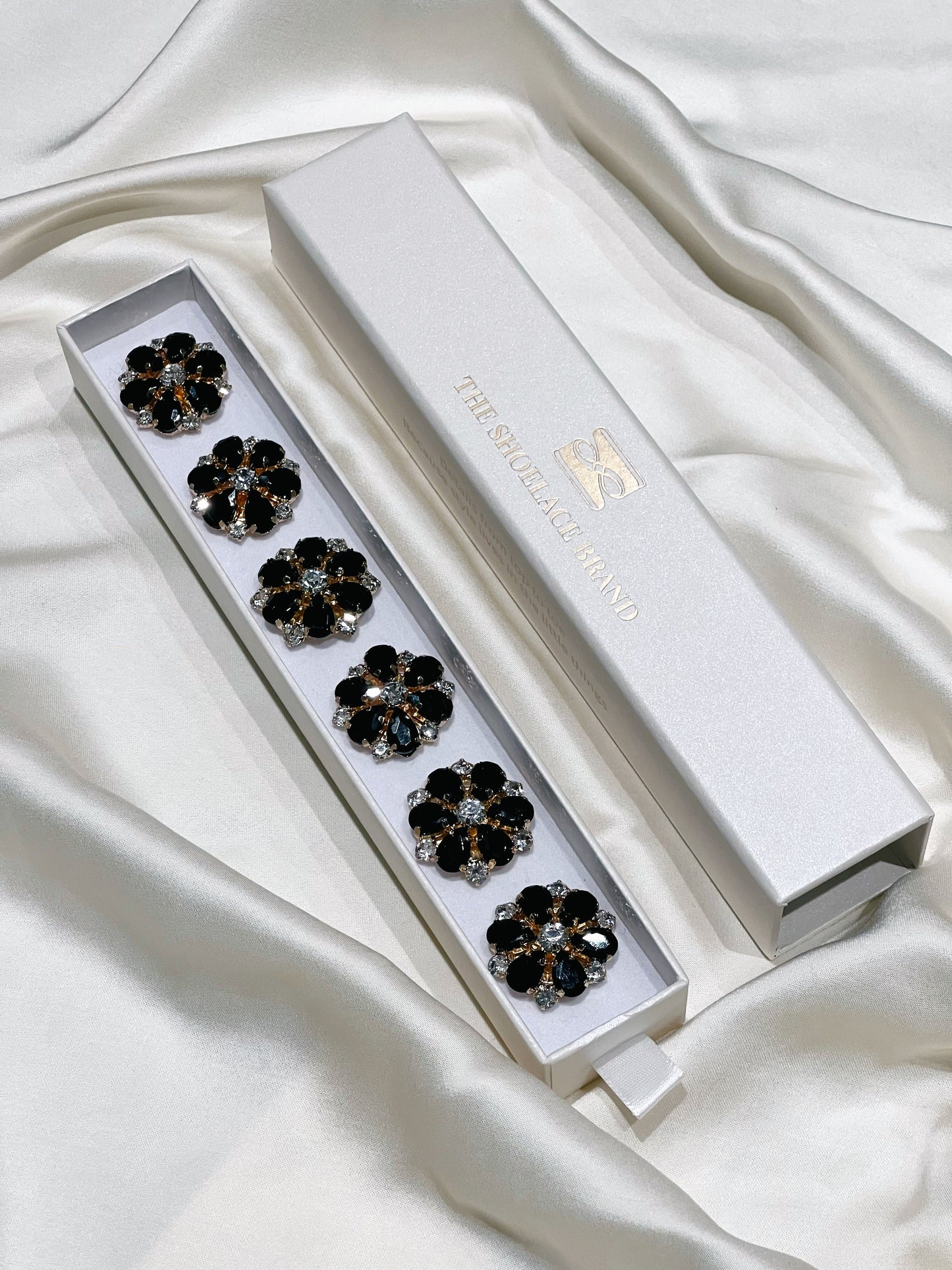 Maja Black & White Flower Charm