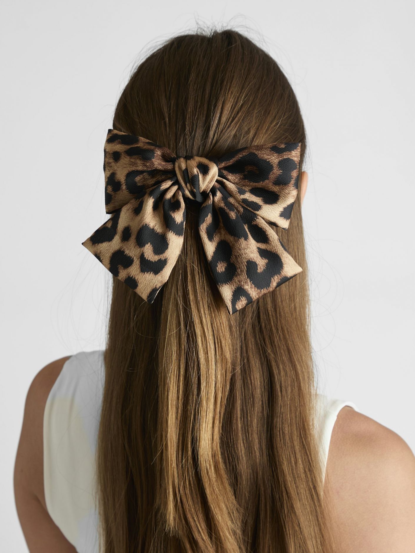 Neo Noir Bow Hair Clip