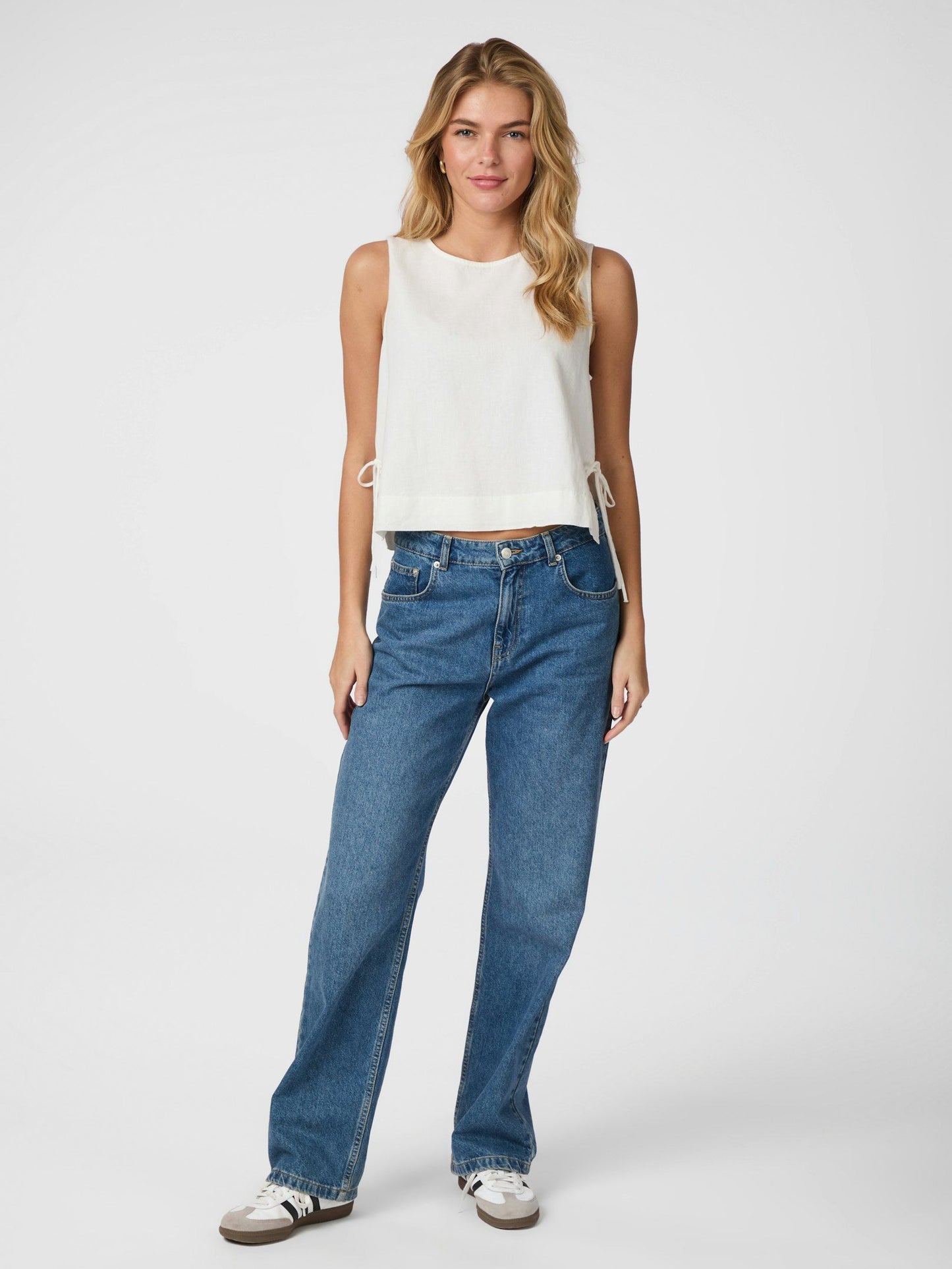 Neo Noir Svetlana Linen Top