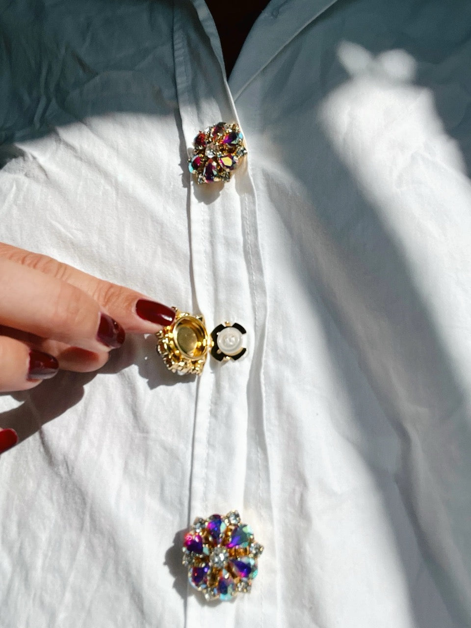 Emy Aurora Flower Button Charm