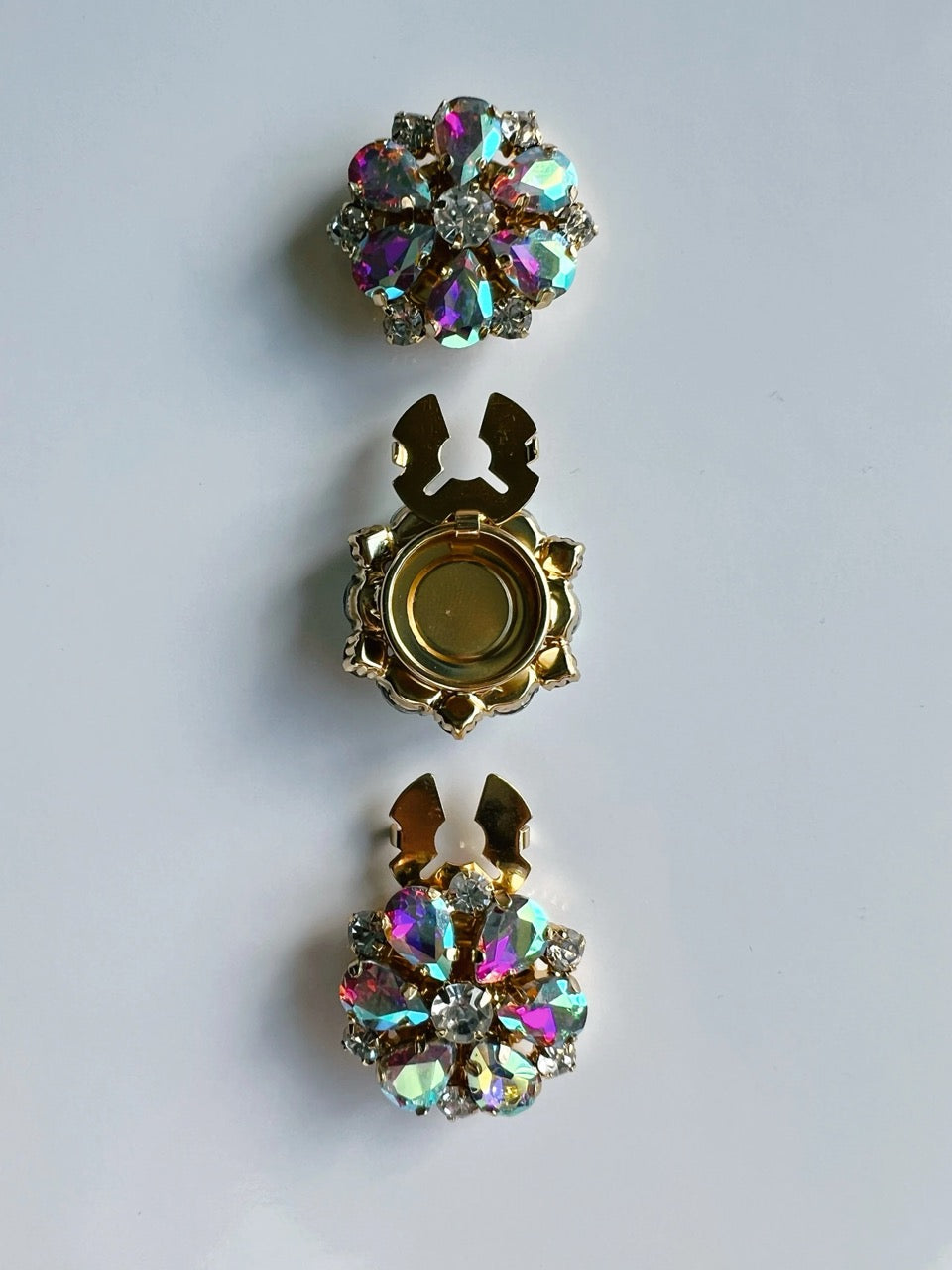 Emy Aurora Flower Button Charm