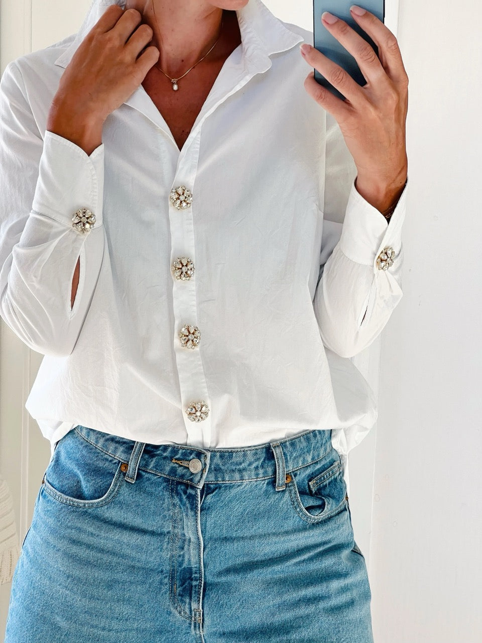 Signe White Flower Button Charm