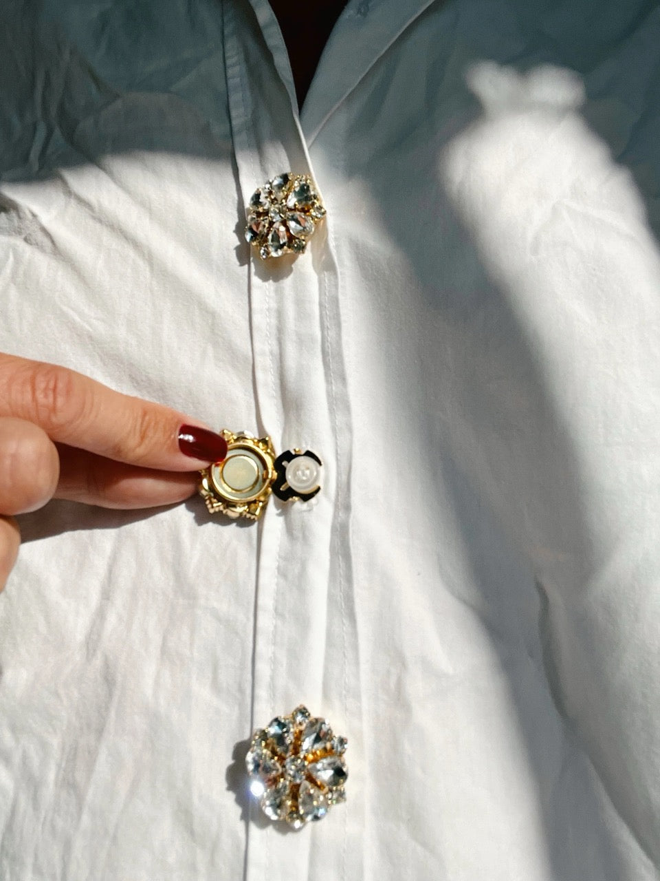 Signe White Flower Button Charm