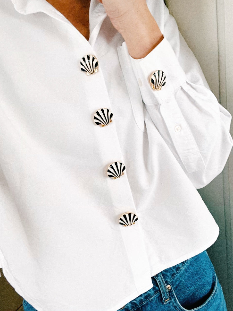 Linn Shell Button Charm