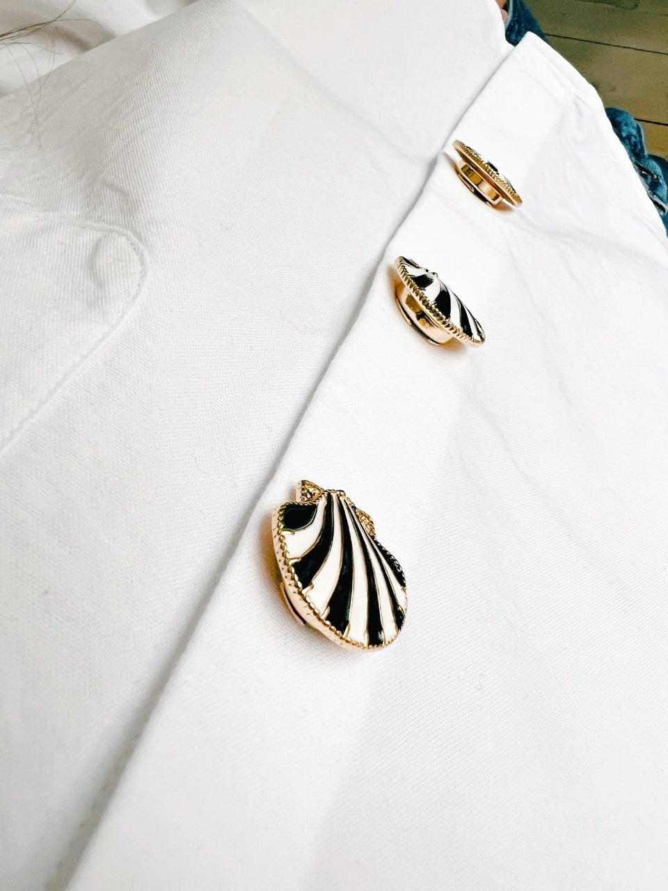 Linn Shell Button Charm