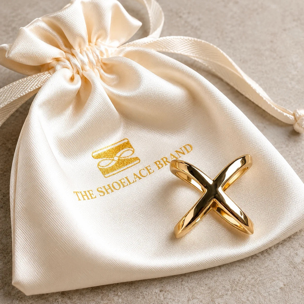 Shoelace Brand Scarf Ring Gold